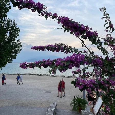 Tiny Harbour - 2 * Sirmione